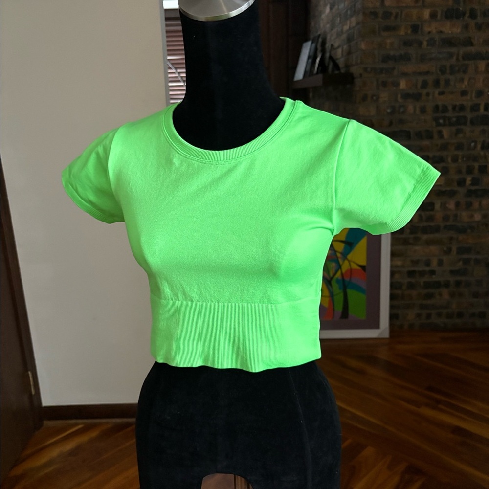 Offline Vibrant Neon Green Women's Crop Top size small ECU